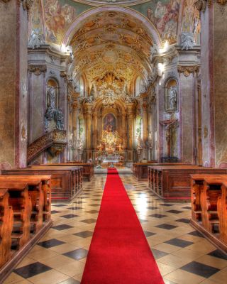 Tichá krása, ze které se tají dech... To jsou olomoucké kostely. 🆓 V některých z nich můžete navíc během léta využít...